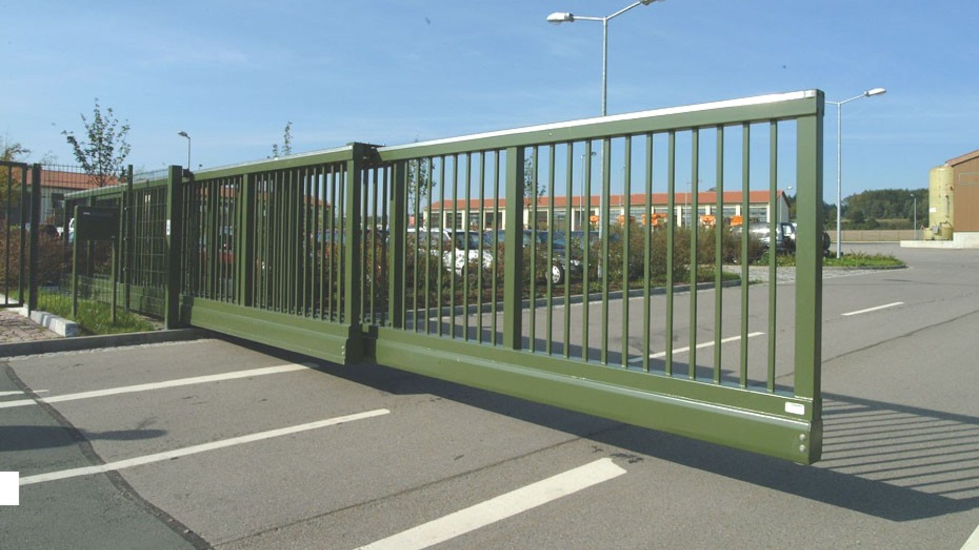 cửa sắt lùa nhà máy