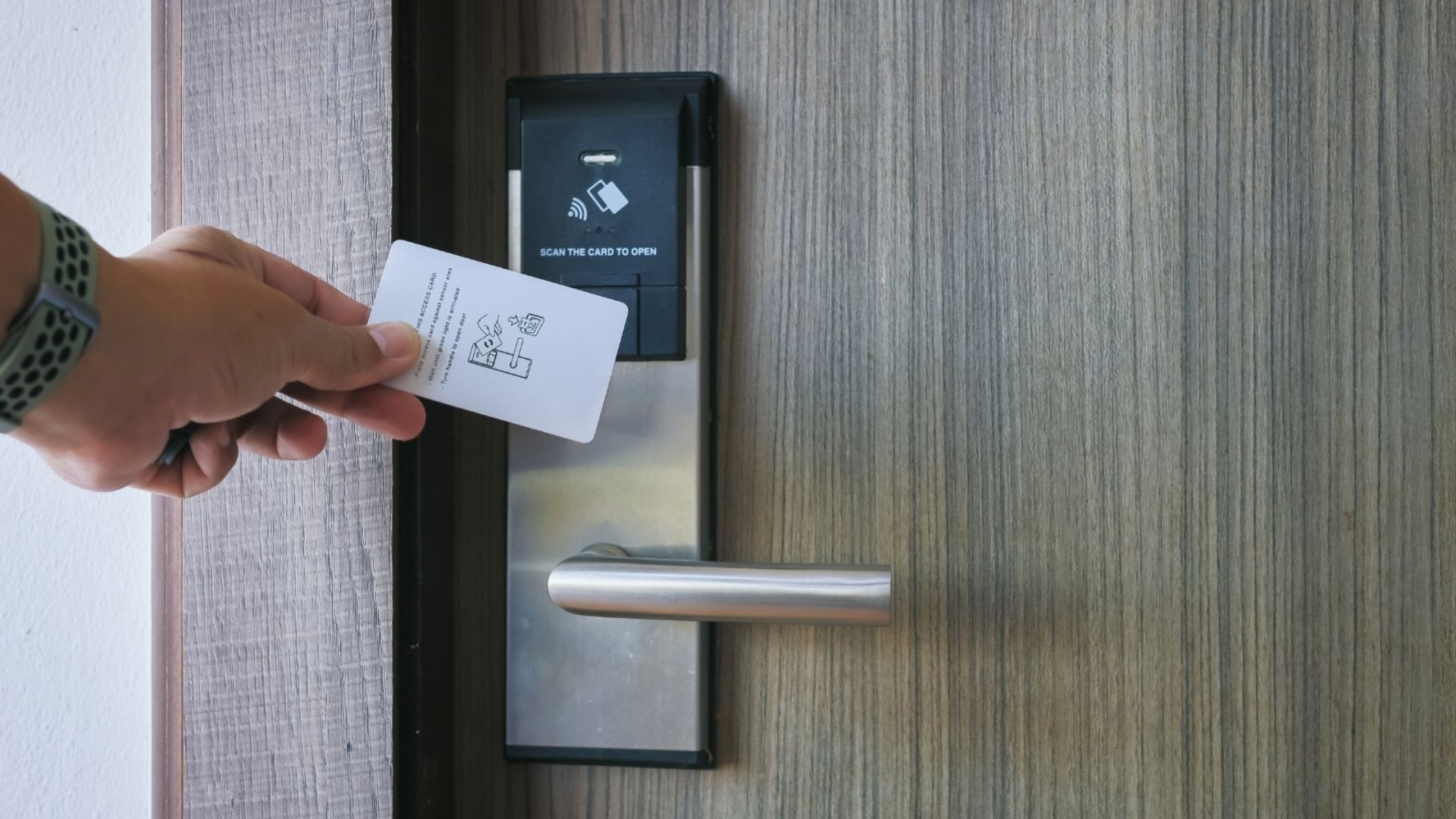 khóa cửa vân tay hãng nào tốt