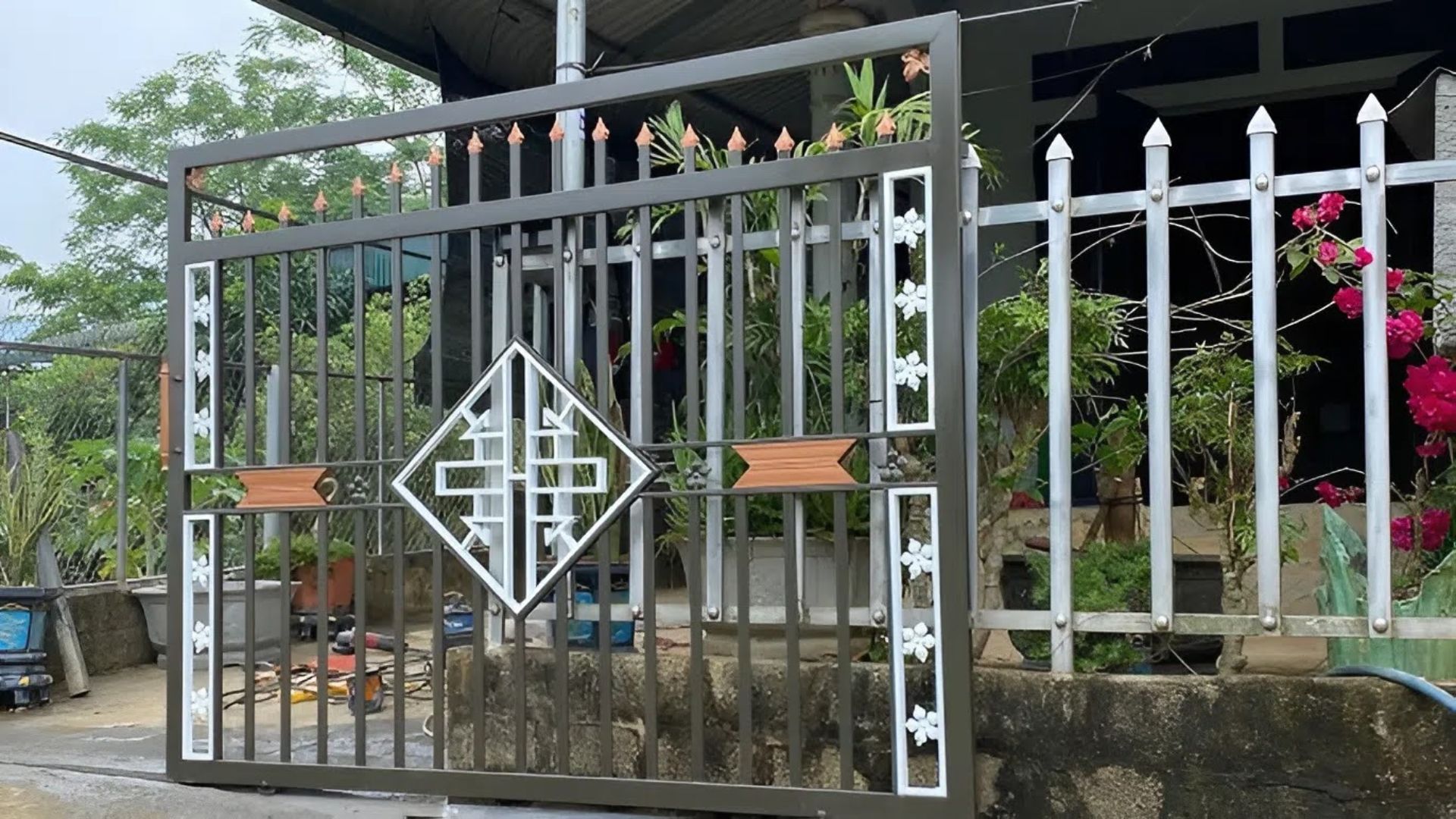 mẫu cửa cổng sắt lùa đẹp