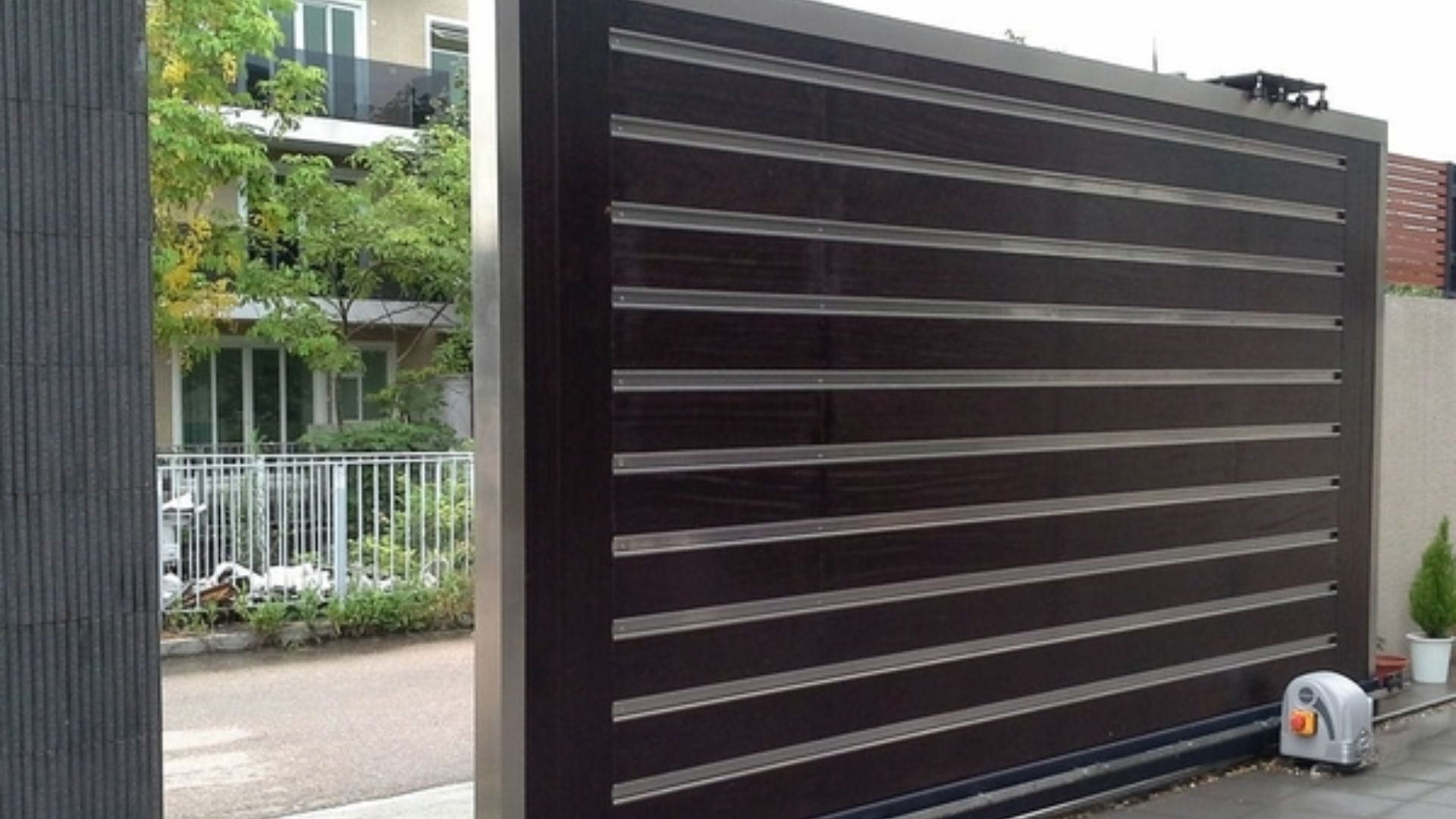 cua sắt lùa nhà phố