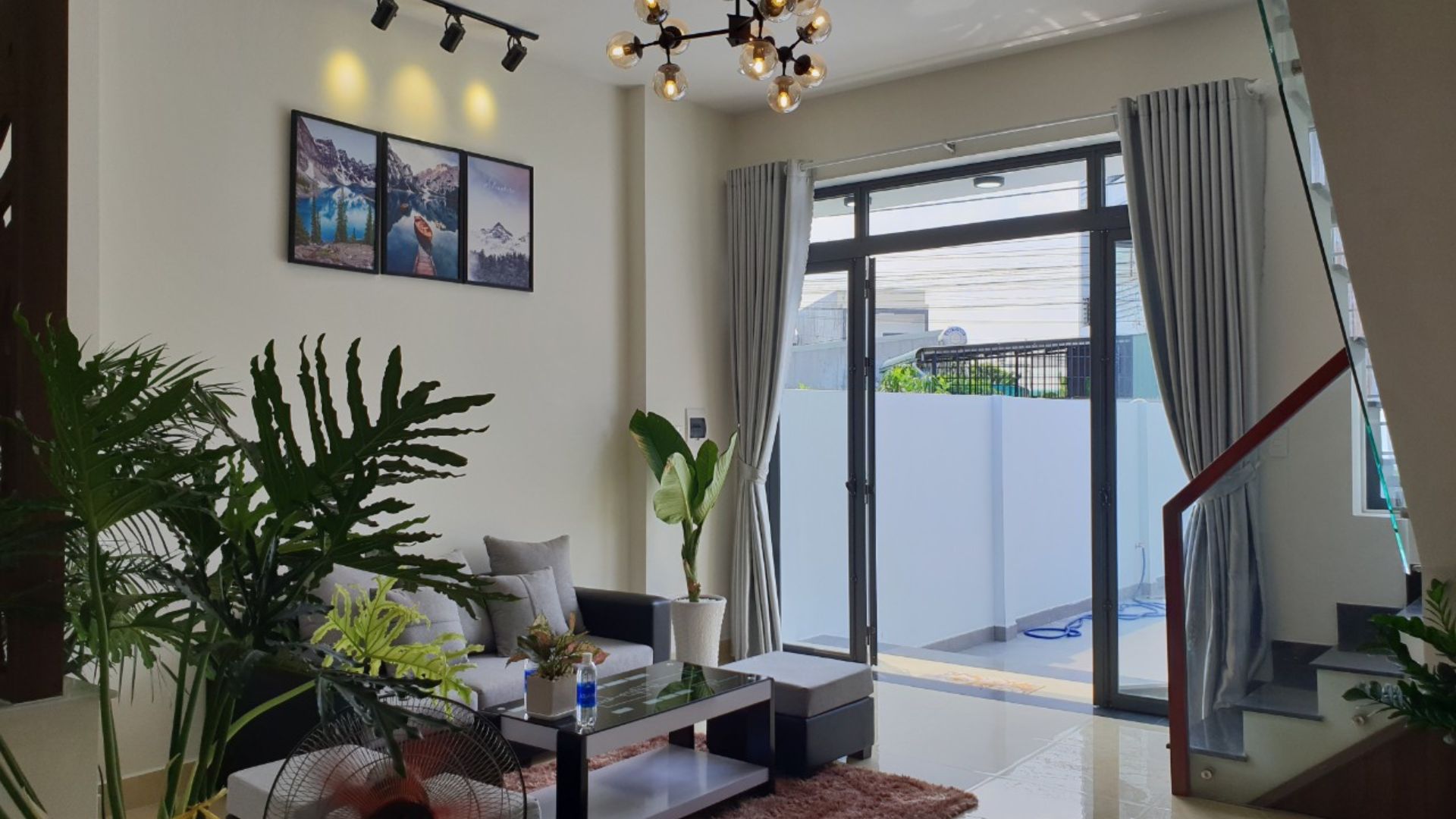 đèn chiếu sáng phòng khách